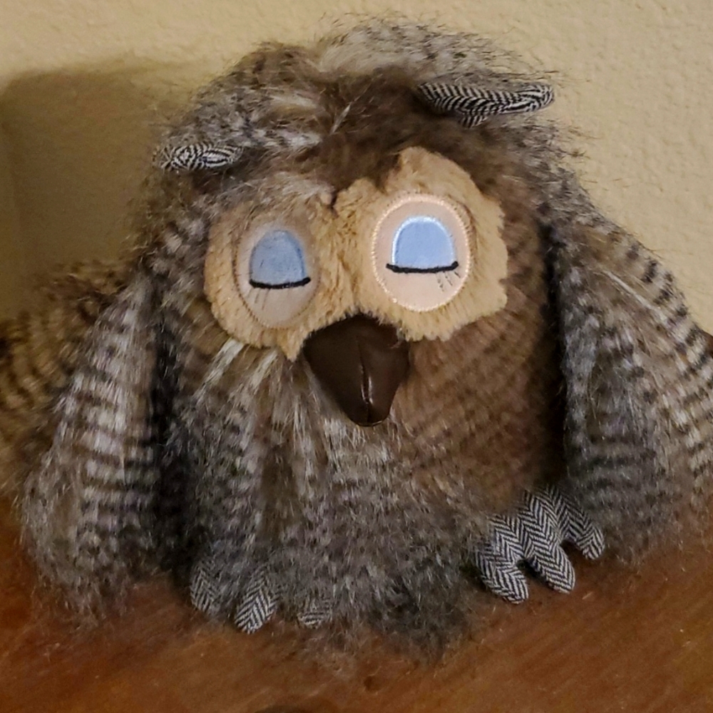 Sleepy Owl plush decor